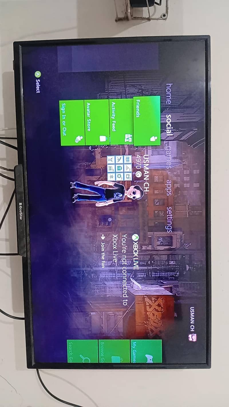 Xbox 360 e with 31 games 12