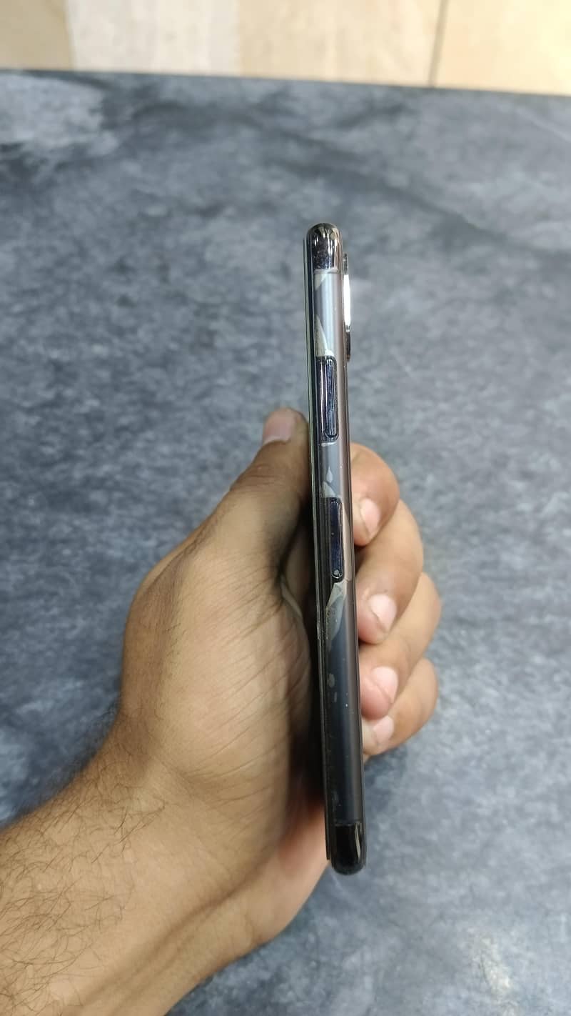 Apple iPhone XS 0