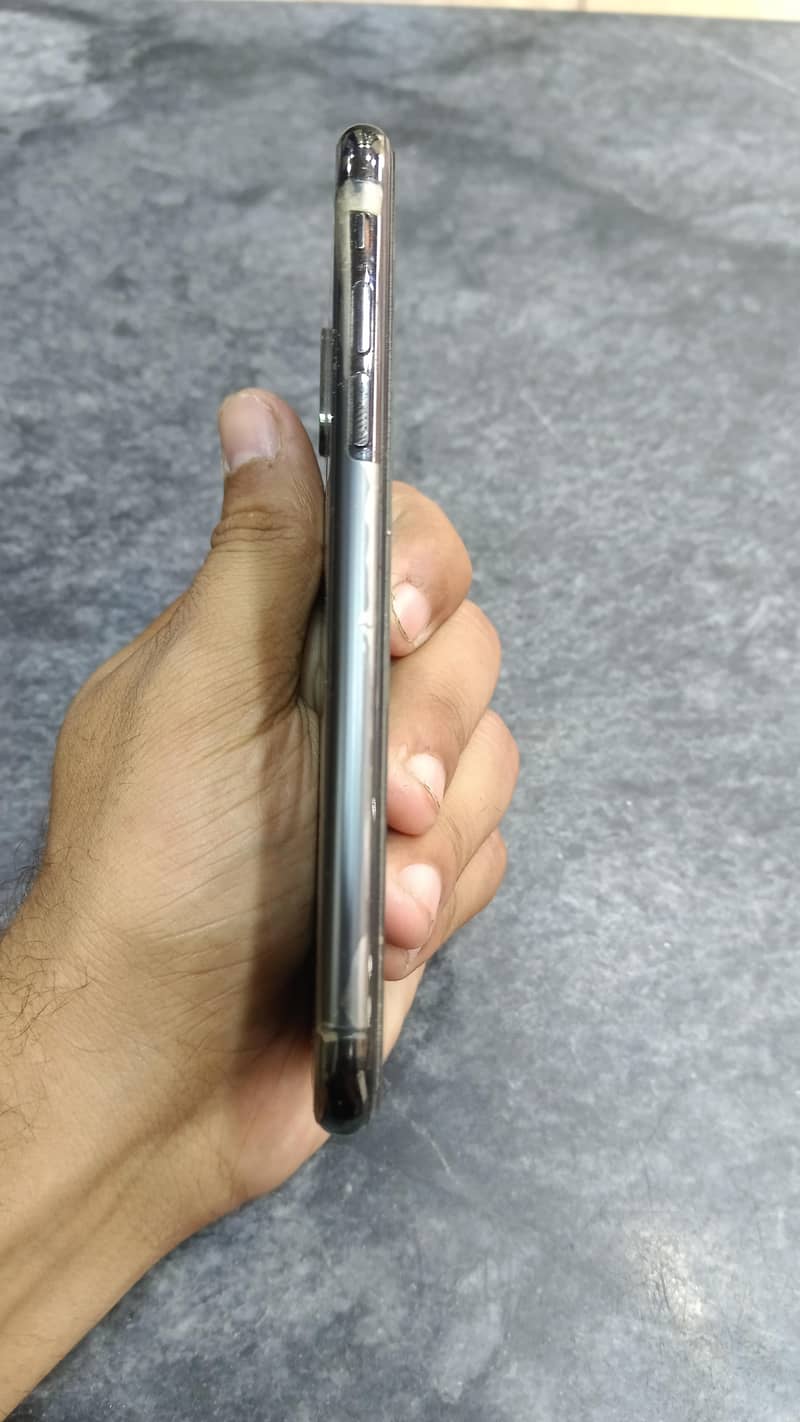Apple iPhone XS 3