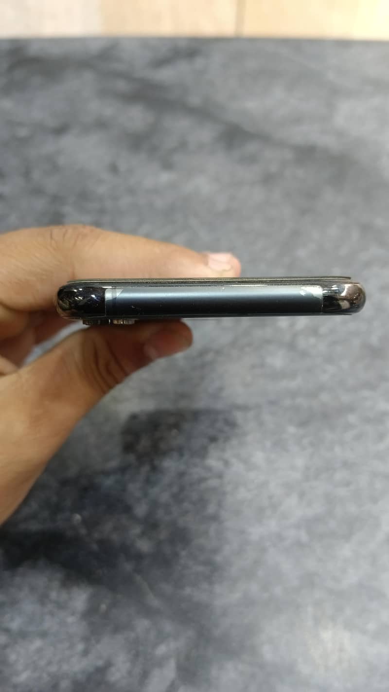 Apple iPhone XS 5