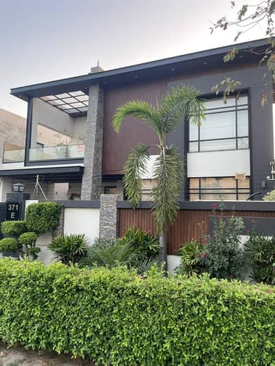 20 Marla Slightly Use House With Basement For Sale