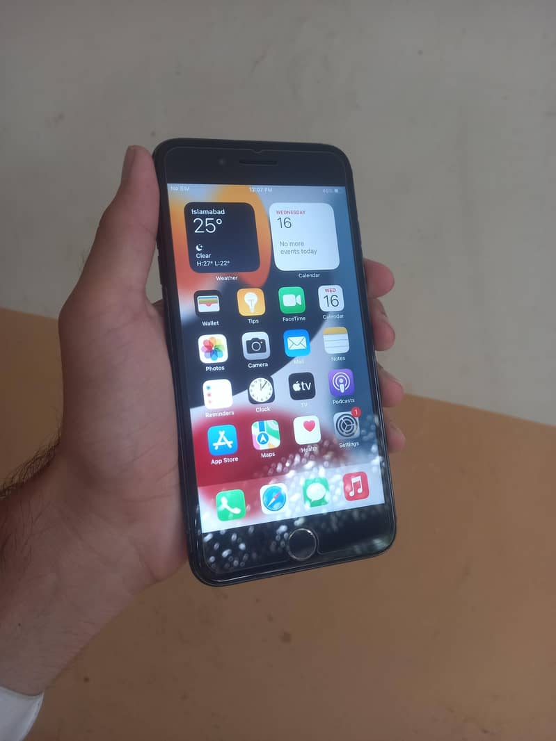 Apple iPhone 7 Plus 1