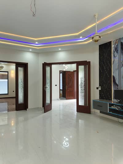 Brand New 1 Kanal Full House Available For Rent