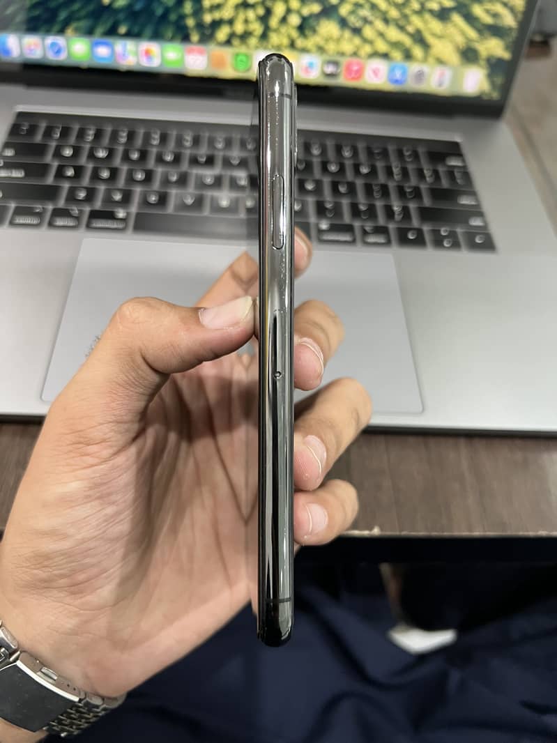 Apple iPhone X 3