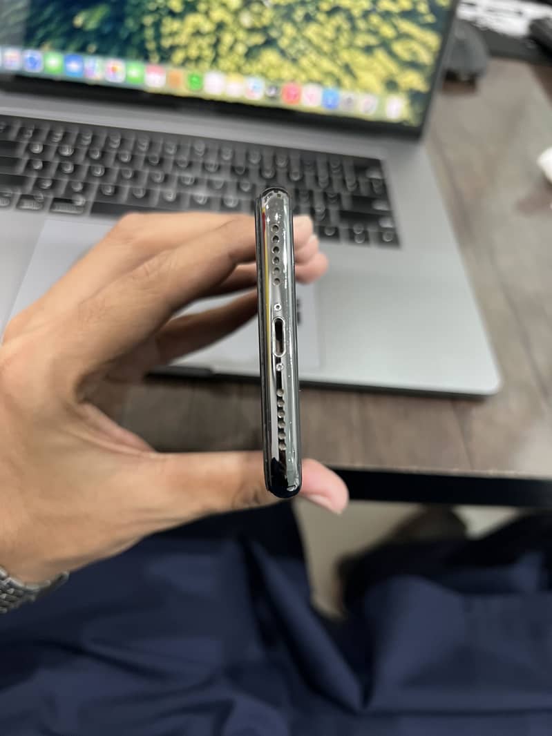 Apple iPhone X 5
