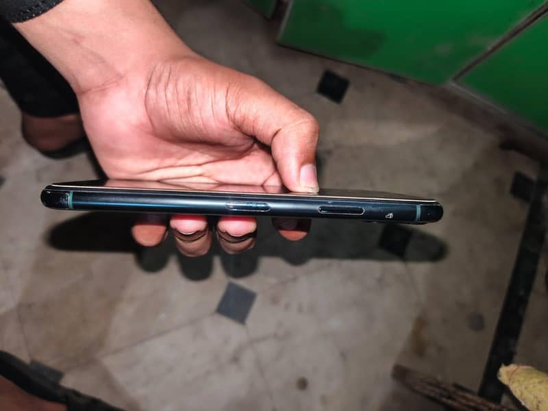 Apple iPhone 11 Pro Max 2