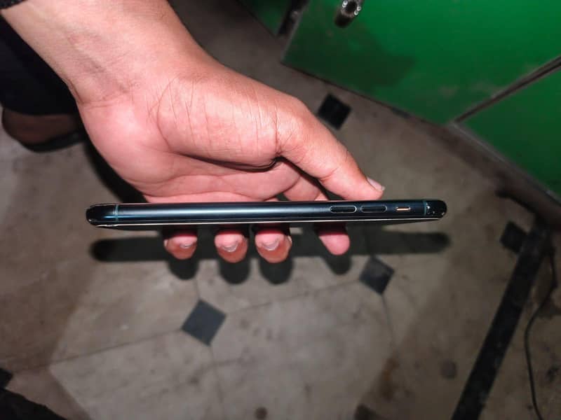 Apple iPhone 11 Pro Max 3