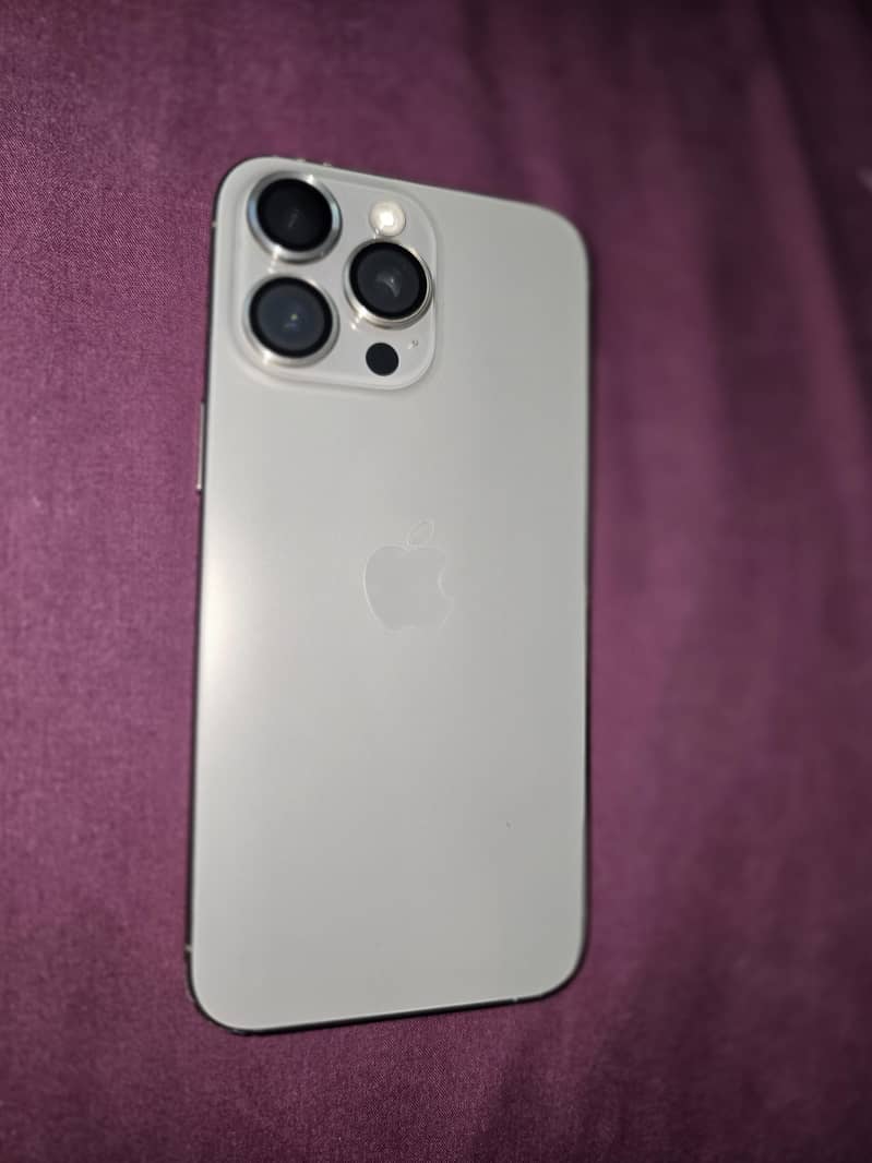 Apple iPhone 15 Pro Max 0