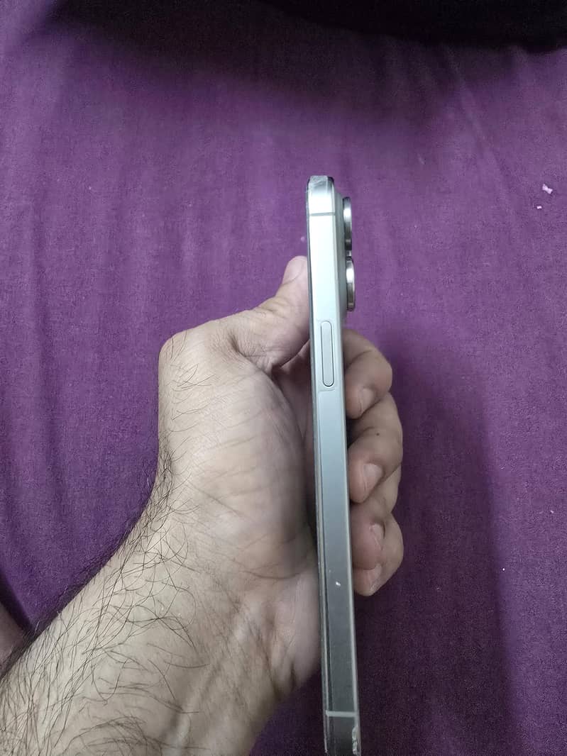 Apple iPhone 15 Pro Max 3