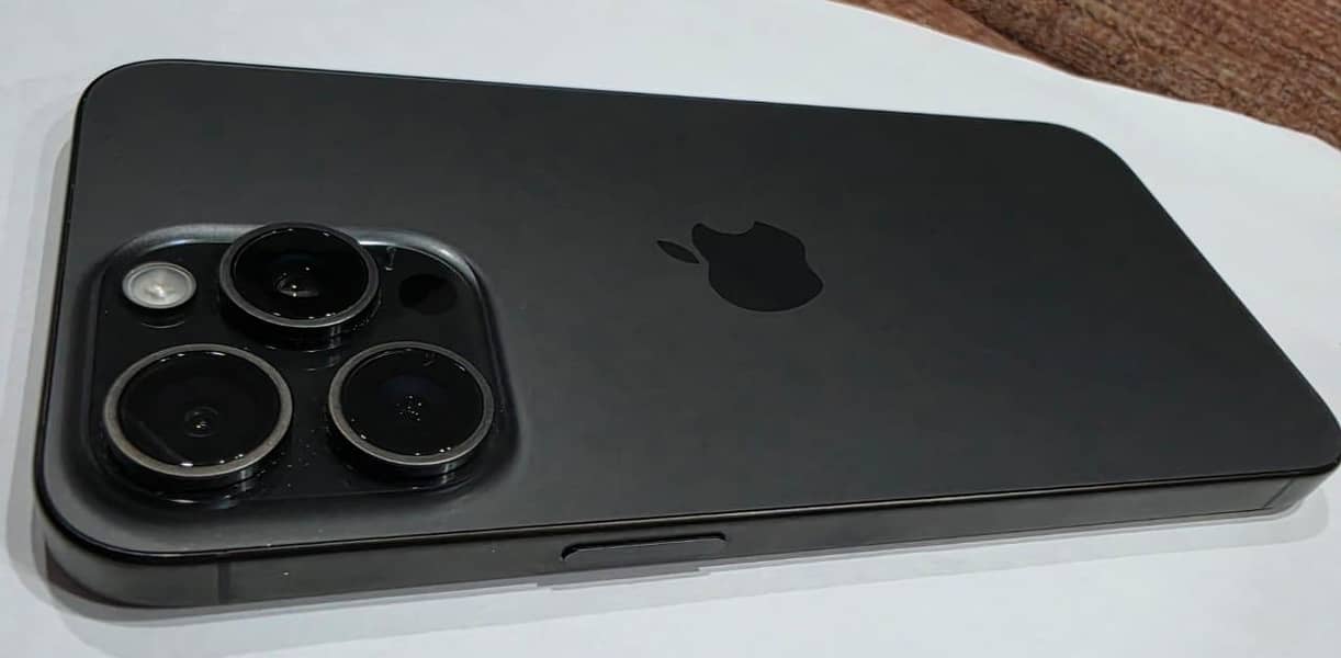 Apple iPhone 15 Pro Max 0