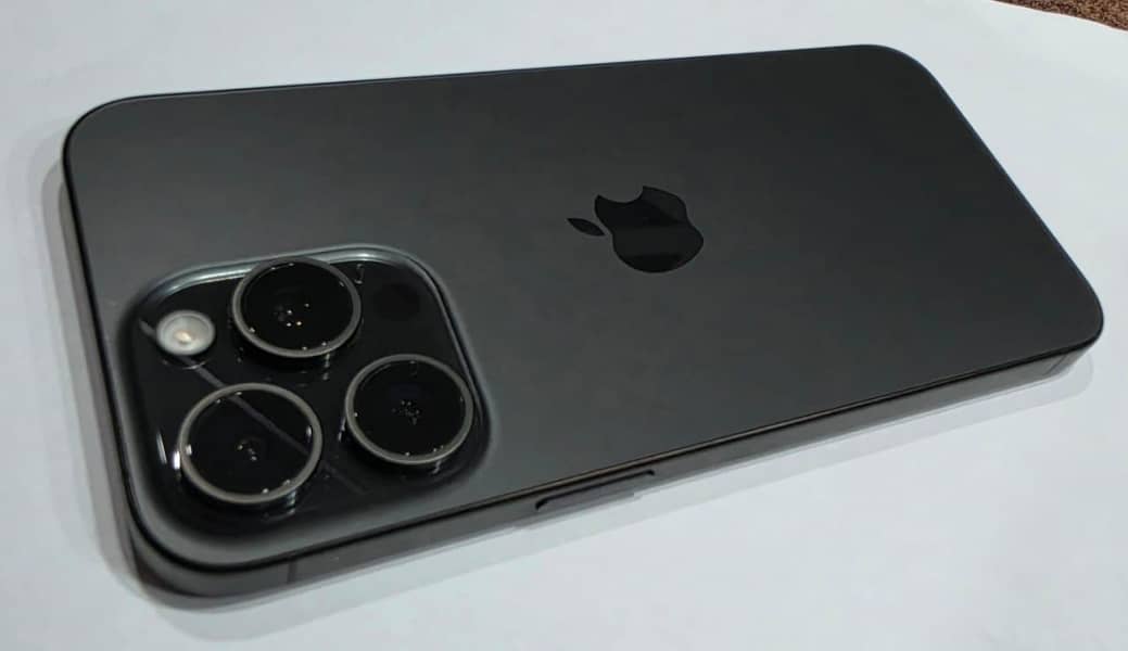 Apple iPhone 15 Pro Max 1