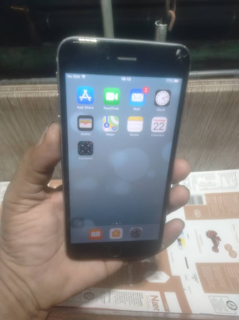 Apple iPhone 6 Plus 1