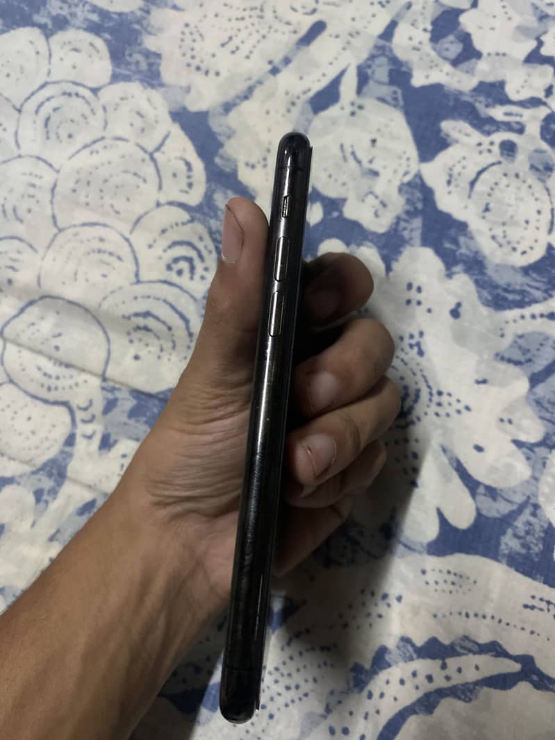 Apple iPhone 11 Pro 2