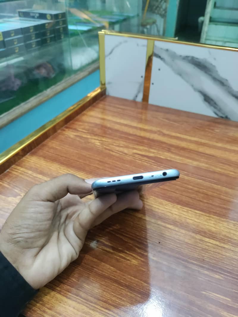 OPPO A76 1