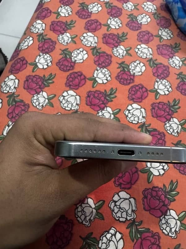 iphone 15 pro max 4