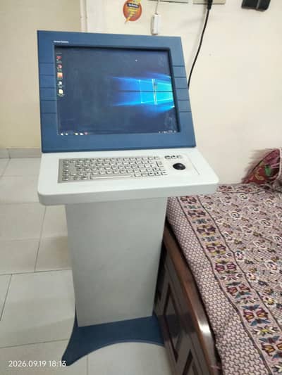 kiosak Computer I3 in good working condition