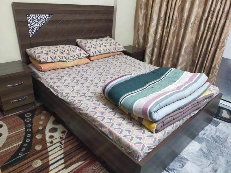 Queen size bed 1