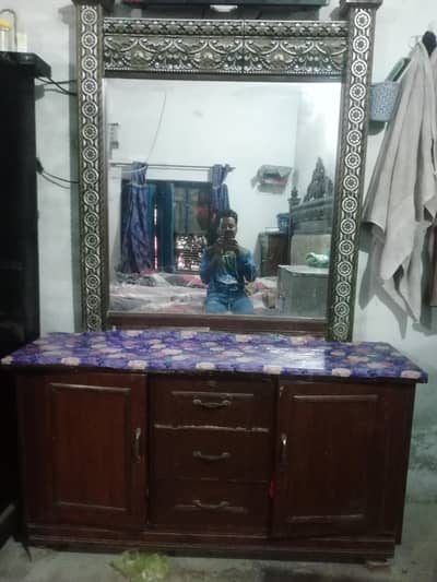 Dressing Table / Singhaar shisha with Good  condition