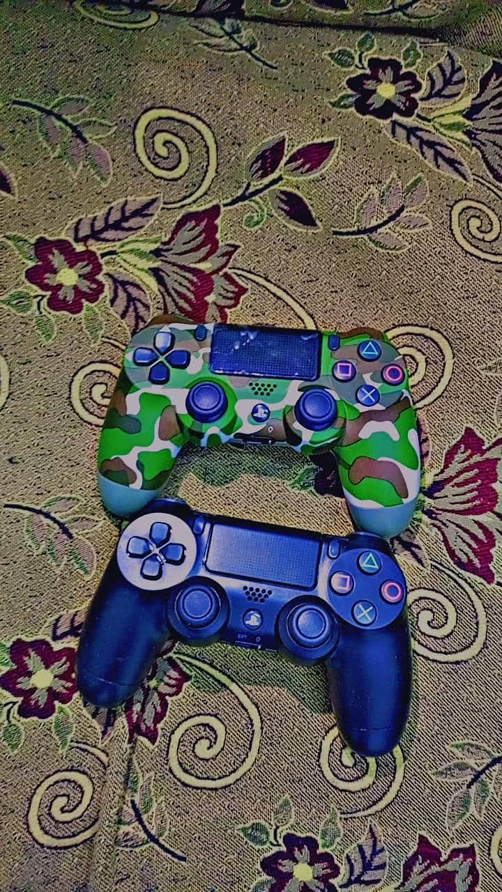 PS4 controllers 4