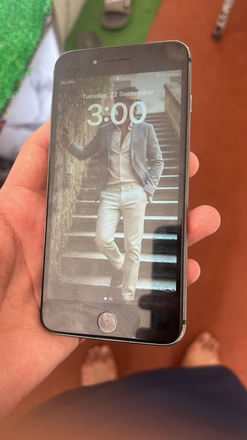 Apple iPhone 8 plus 1