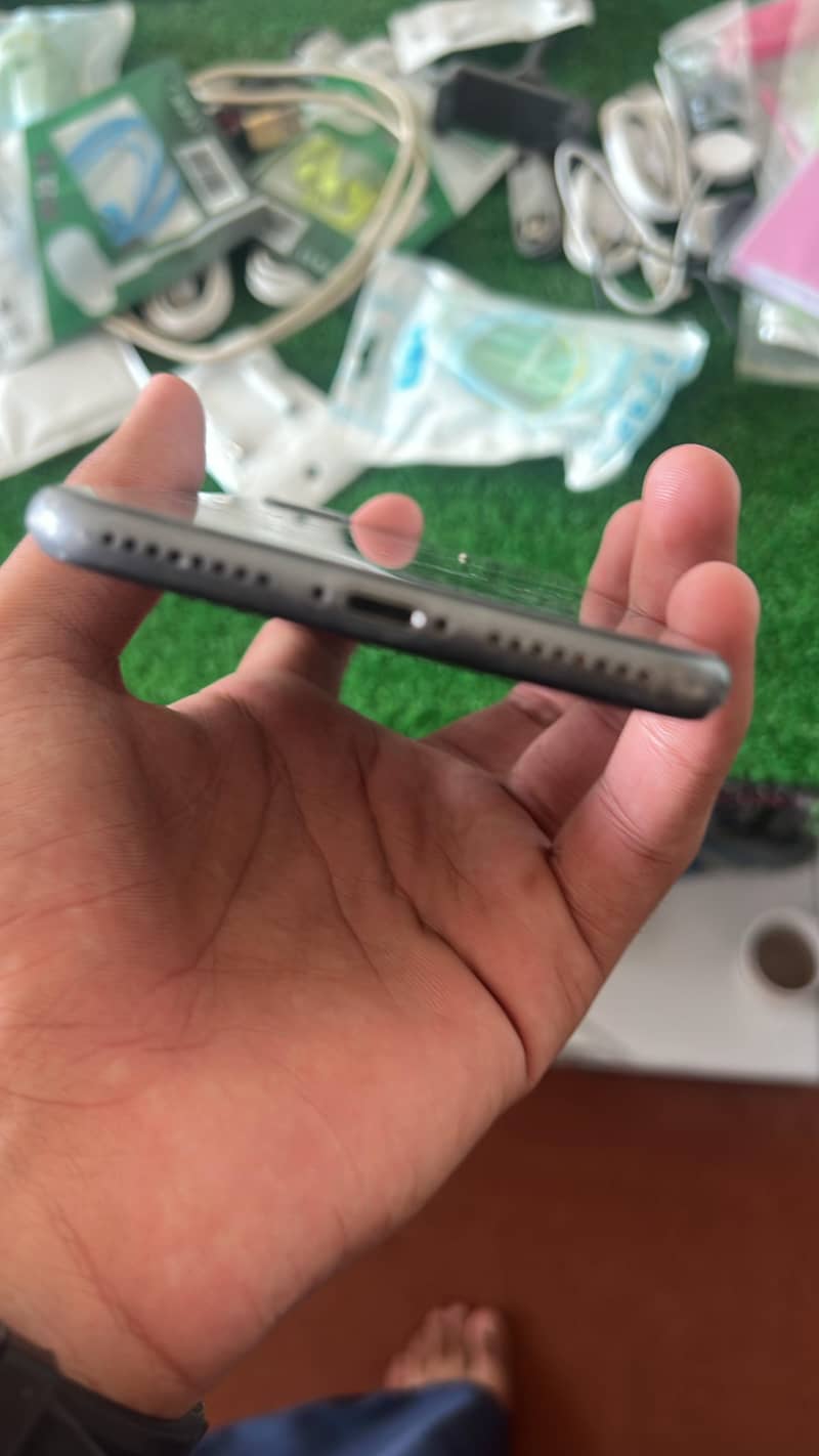 Apple iPhone 8 plus 2