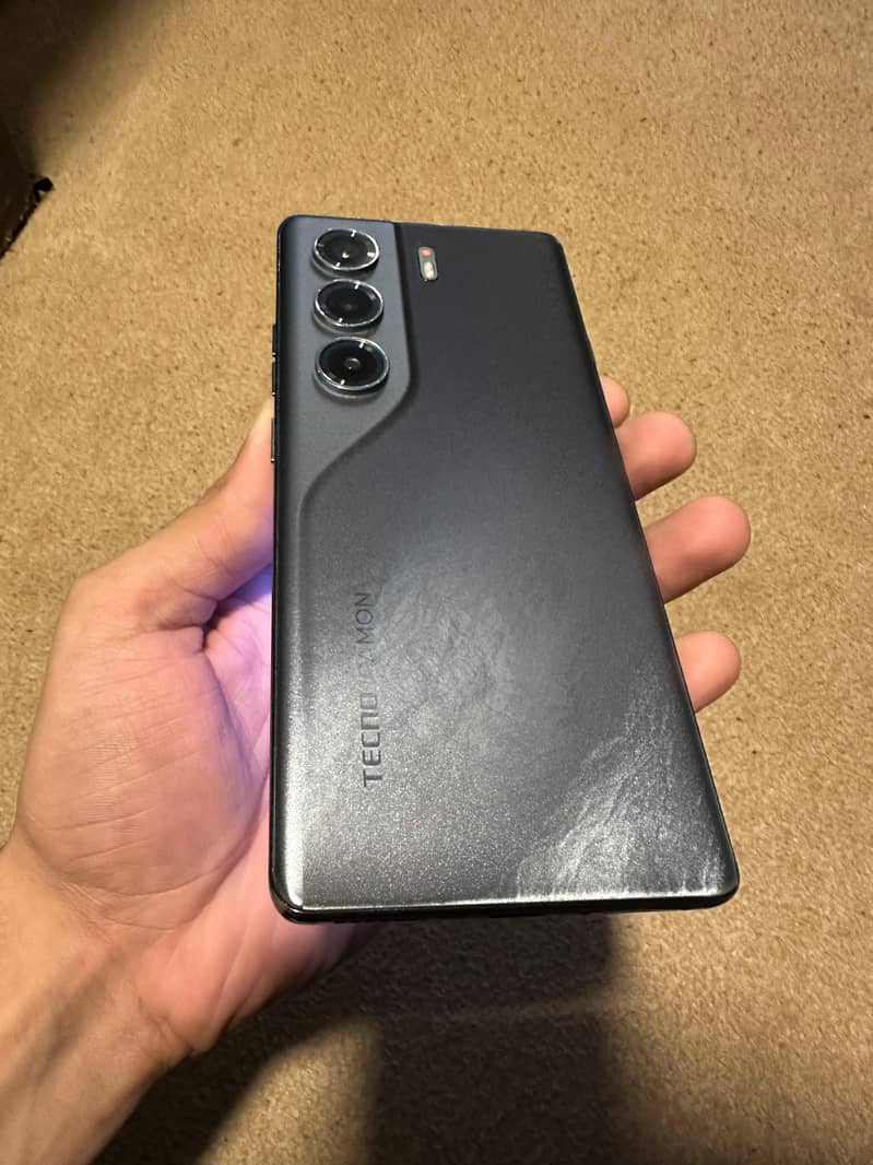 Tecno CAMON 40 Pro 0