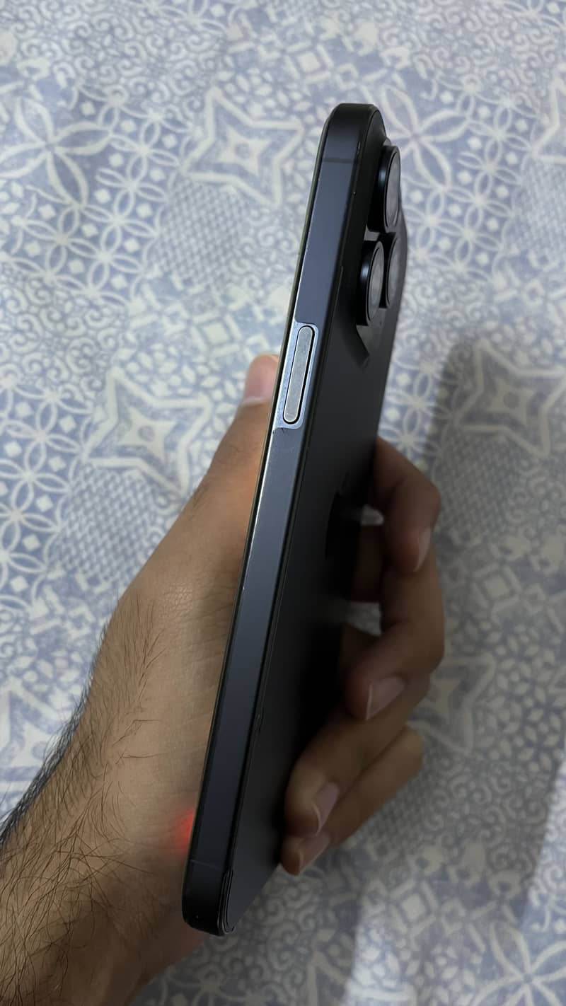 Apple iPhone 15 Pro Max 1