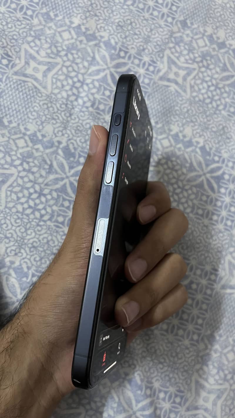 Apple iPhone 15 Pro Max 2