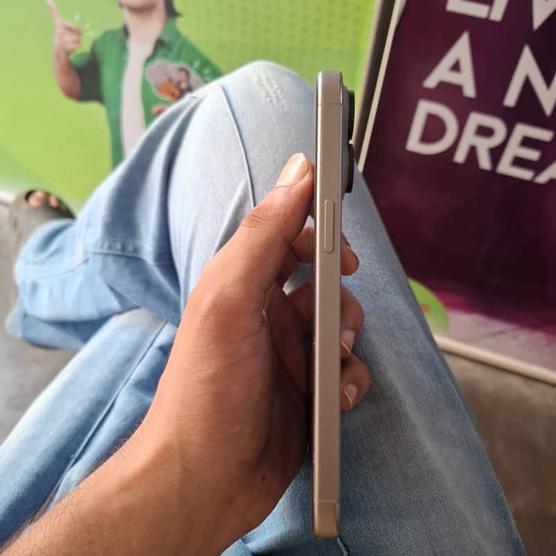 Apple iPhone 15 Pro Max 5