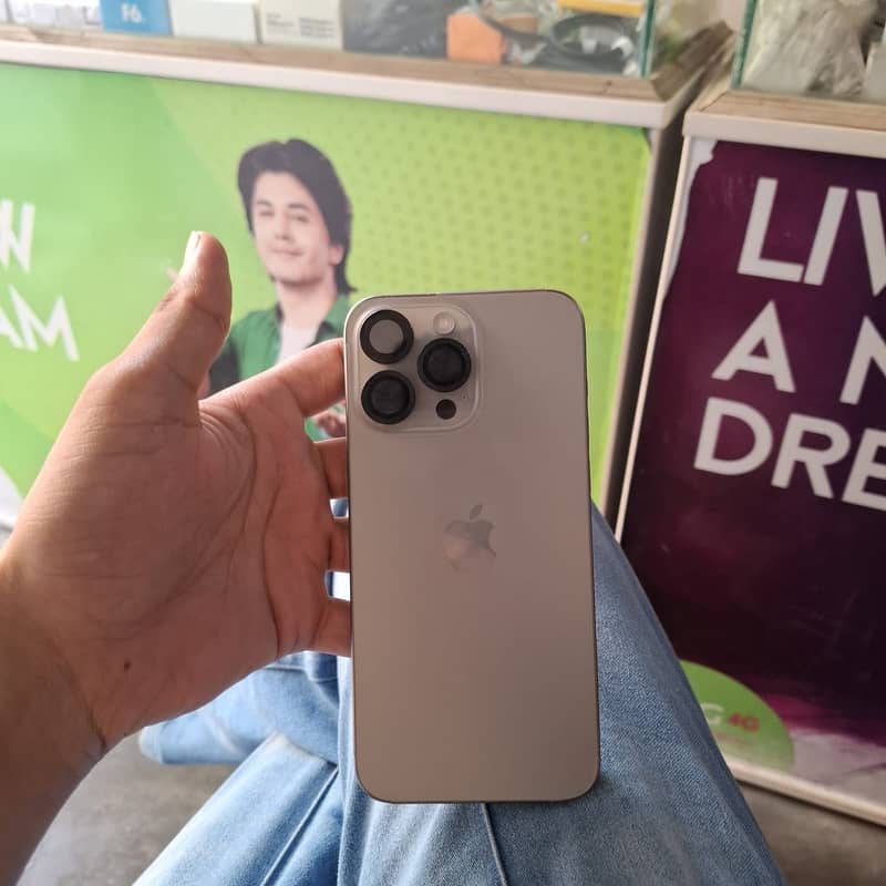 Apple iPhone 15 Pro Max 6