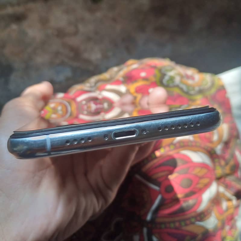 Apple iPhone 11 Pro Max 2
