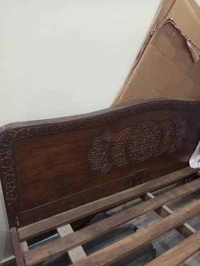 bed dressing table with carved mirror