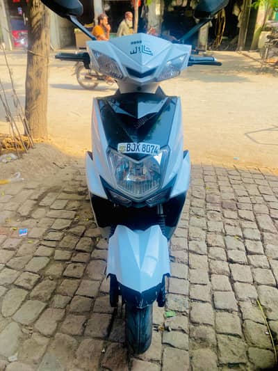Road king electric scooty