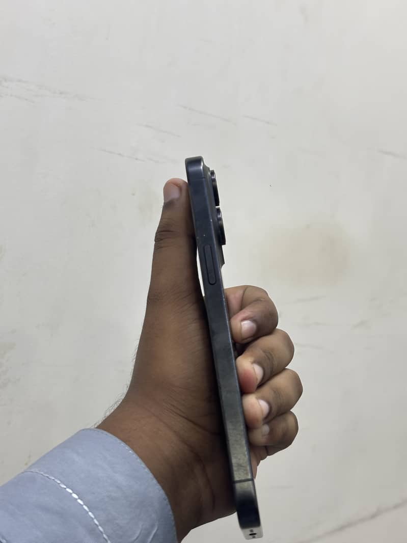Apple iPhone 15 Pro Max 2