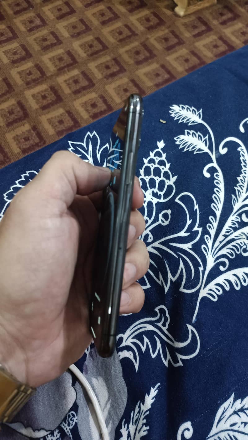 Apple iPhone 11 Pro 3