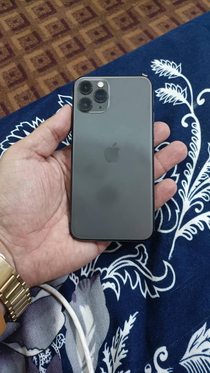 Apple iPhone 11 Pro 4
