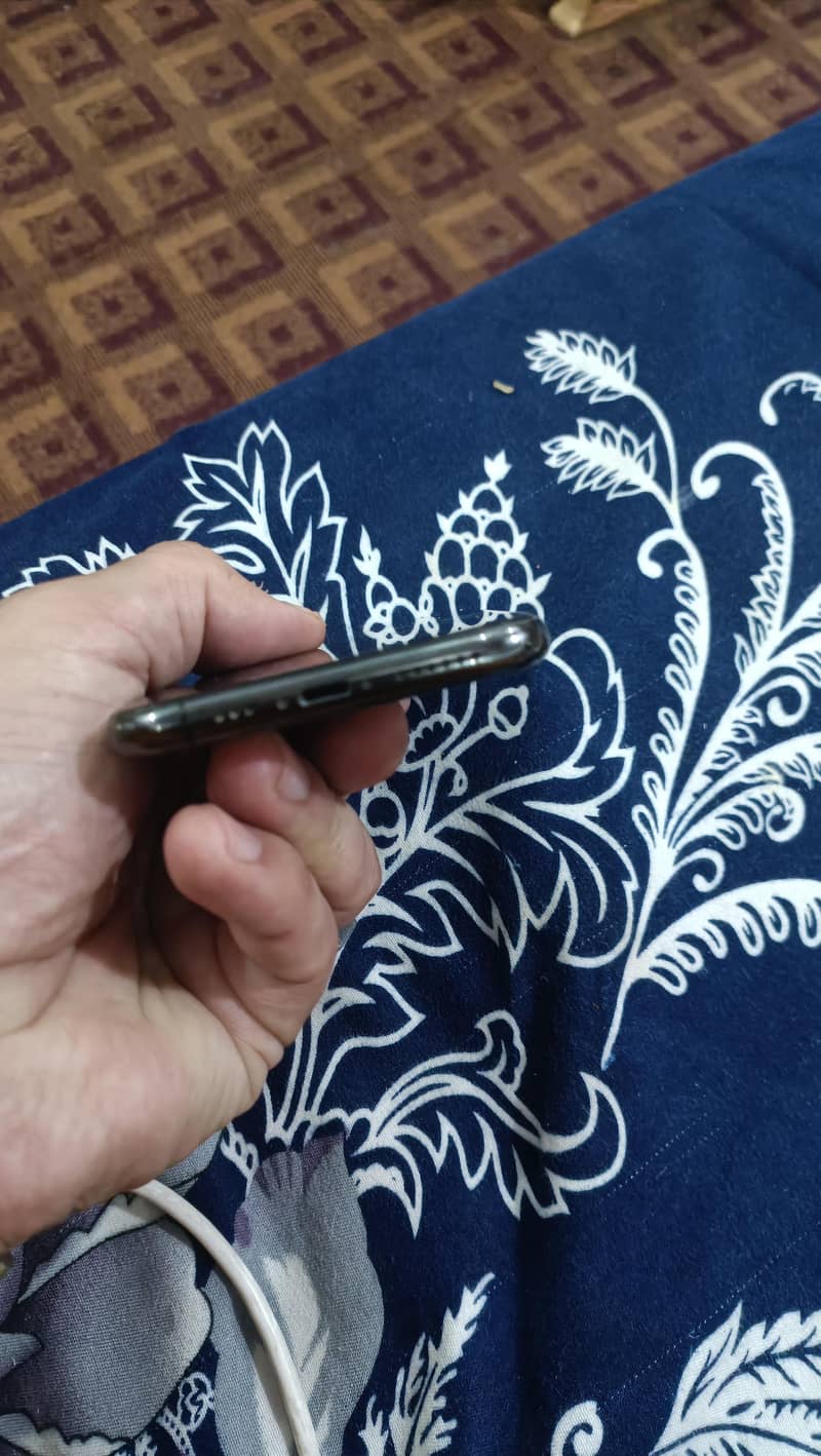 Apple iPhone 11 Pro 6