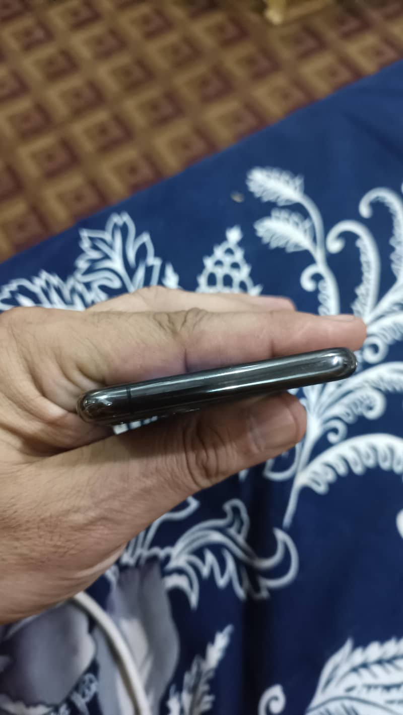 Apple iPhone 11 Pro 7