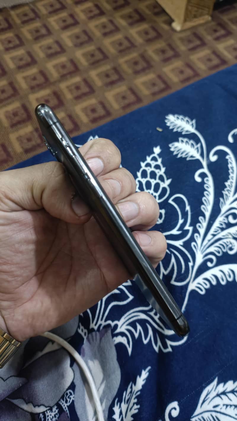 Apple iPhone 11 Pro 8