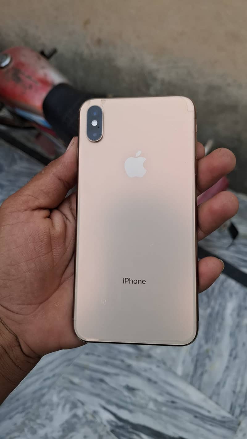 Apple iPhone XS Max 1