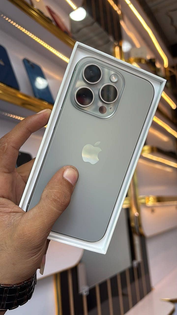 Apple iPhone 15 Pro 0