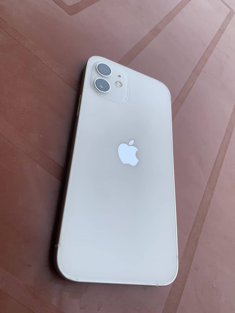 Apple iPhone 12 4