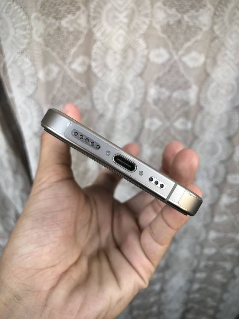 Apple iPhone 15 Pro 1
