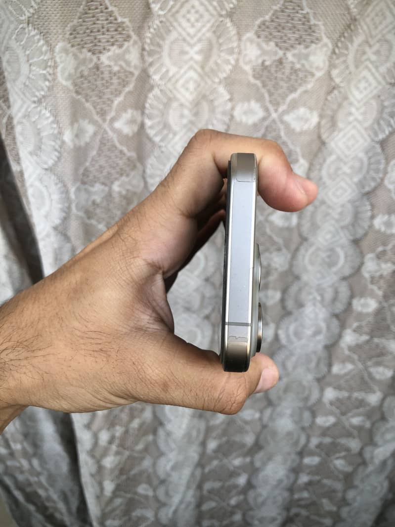 Apple iPhone 15 Pro 2