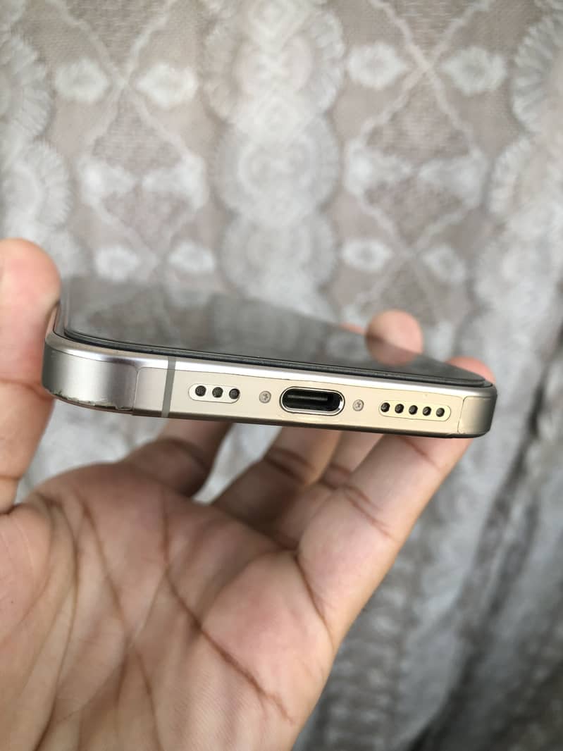 Apple iPhone 15 Pro 3