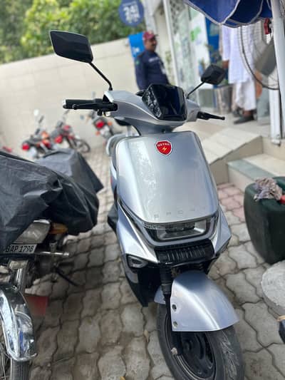 metro scooty all okay electric 10 by 10 condition