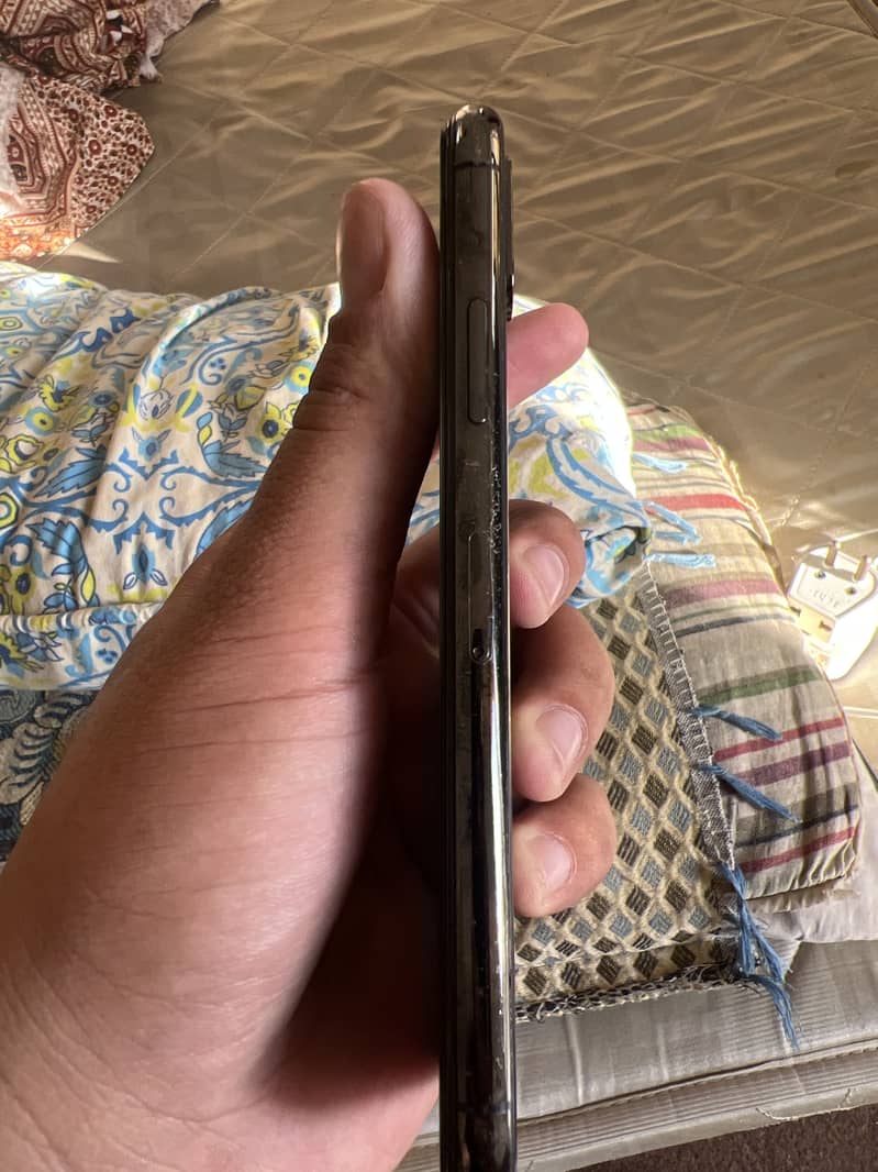 Apple iPhone X 3