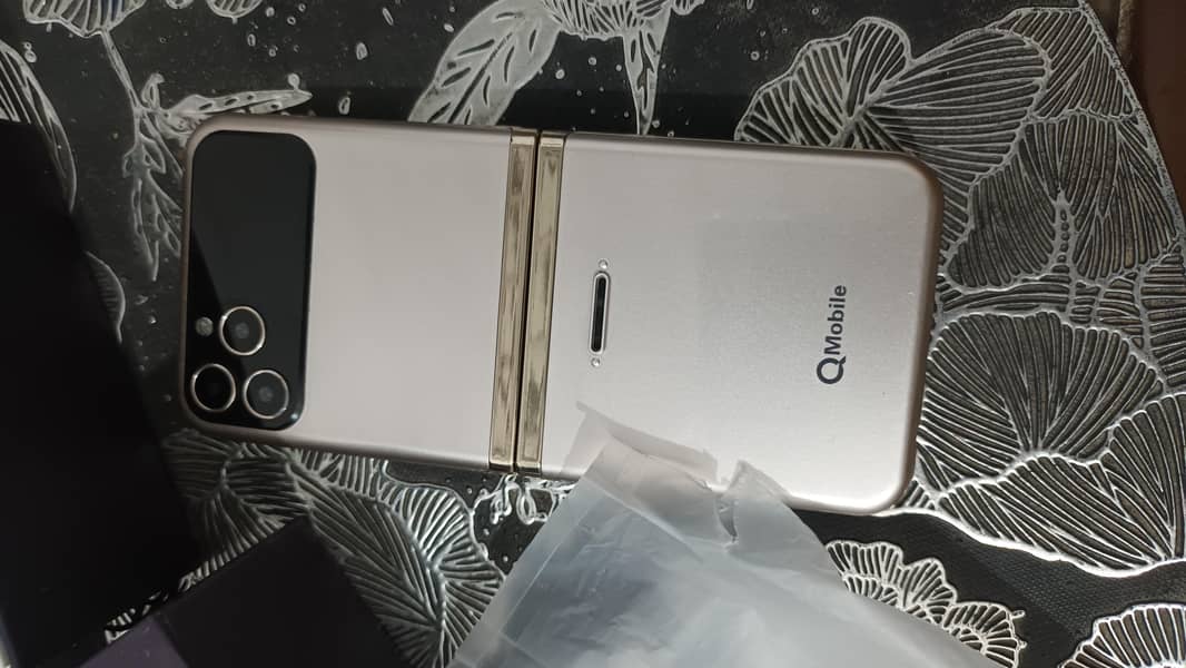QMobile QPhantom 4