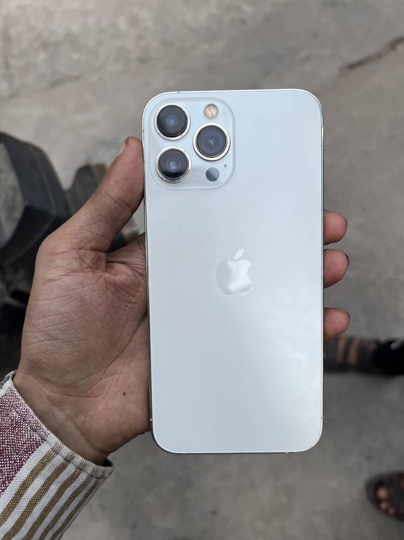 Apple iPhone 13 Pro Max 4