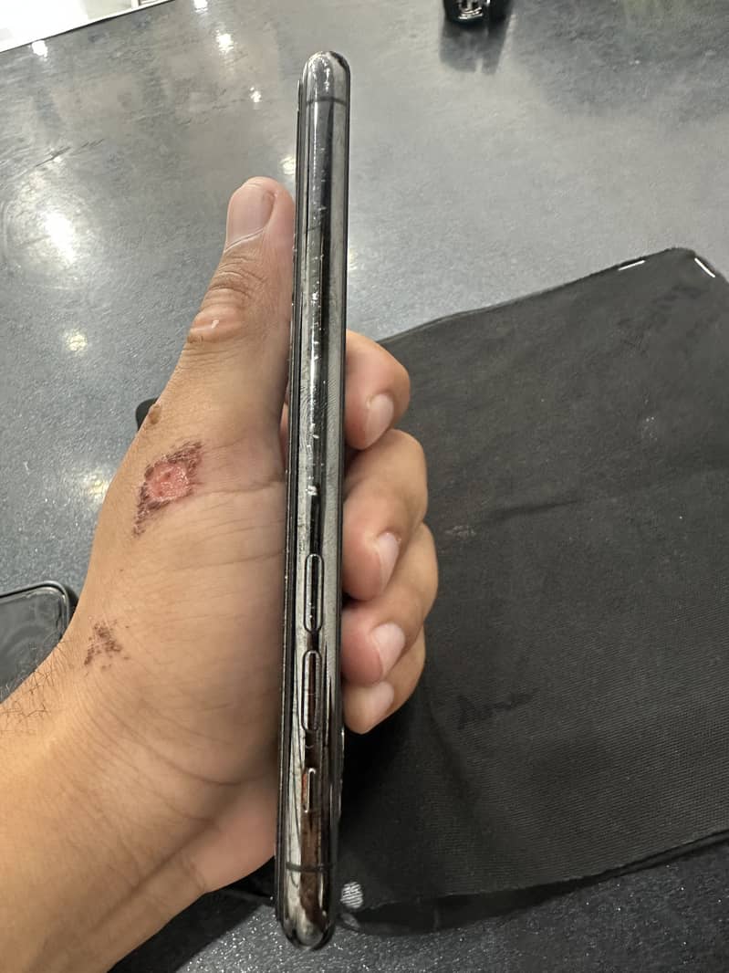 Apple iPhone 11 Pro 1